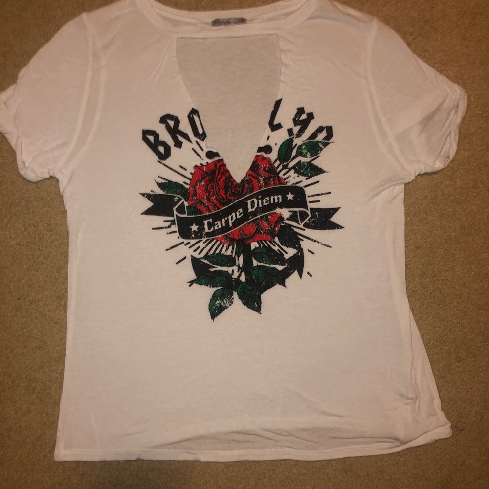 Graphic deep v neck T-shirt